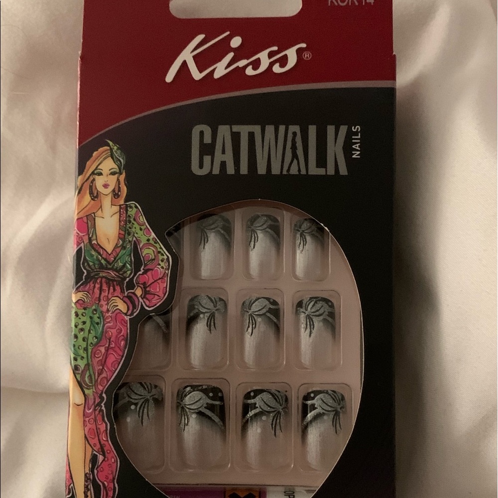 Press on nails